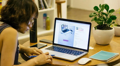 UX/UI Certifications 2025,Build AI-Enhanced Portfolios Employers Want